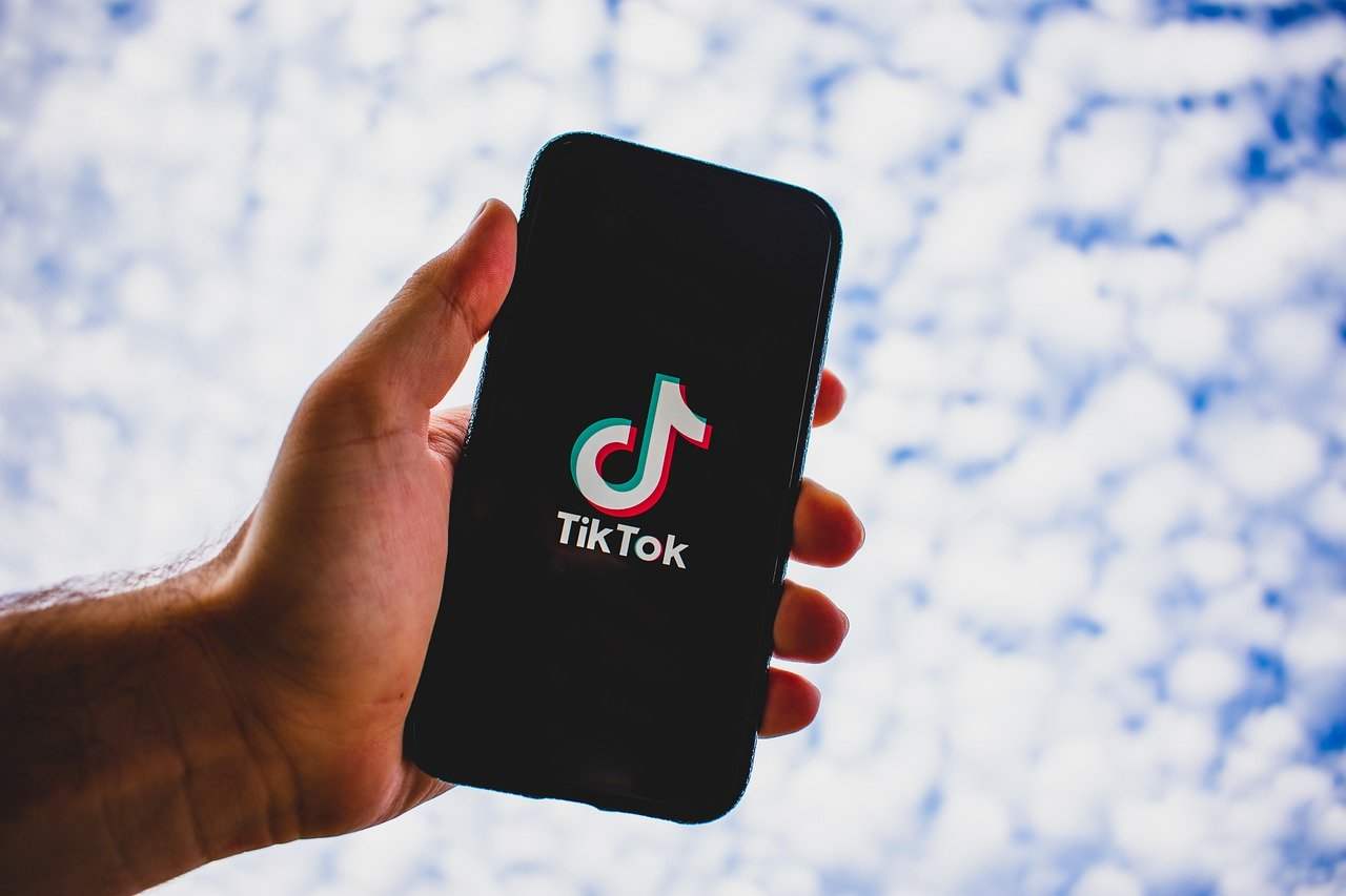 Tik Tok in arrivo nuove misure per verificare l'età degli utenti