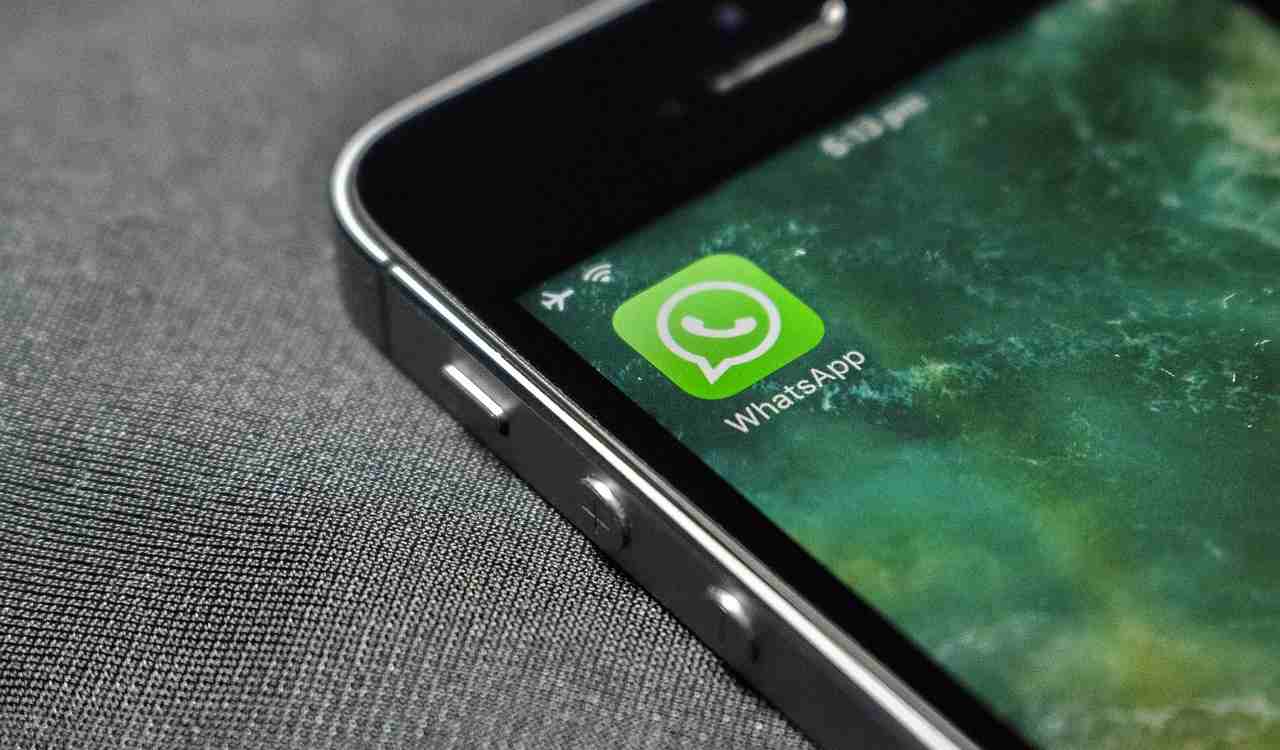 Whatsapp, in arrivo nuove funzioni per messaggi e acquisti