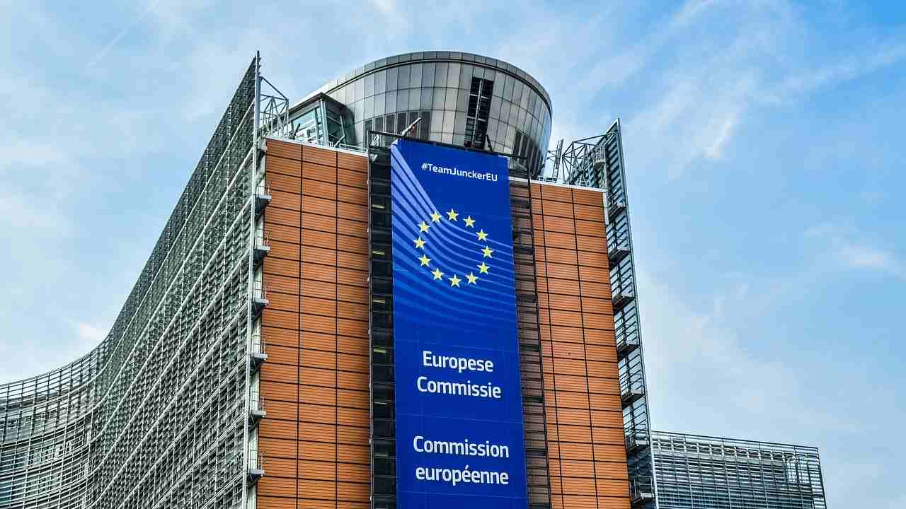 L'Unione Europea verso il divieto al controllo dei cittadini tramite IA