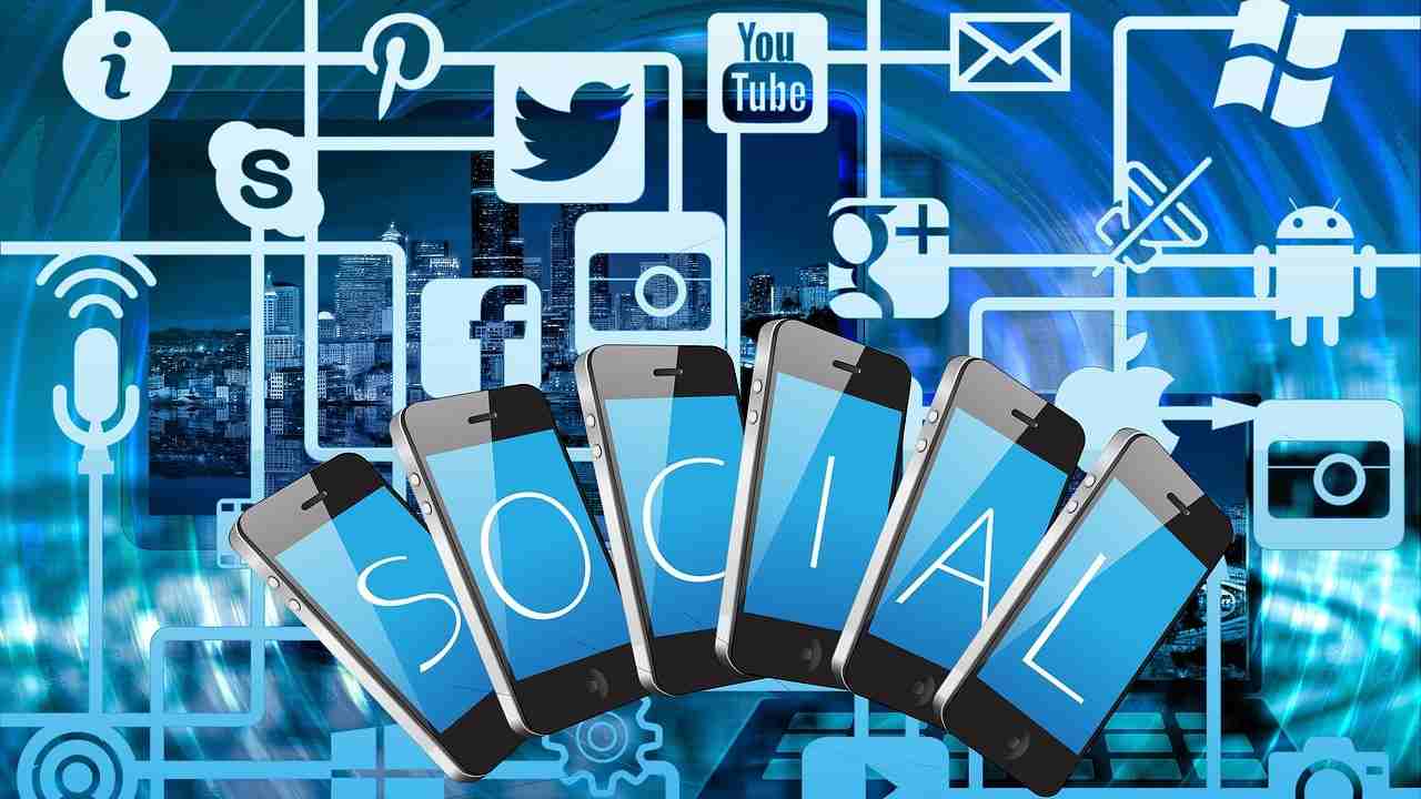 Fake news, Facebook prova ad arginare il problema copiando Twitter