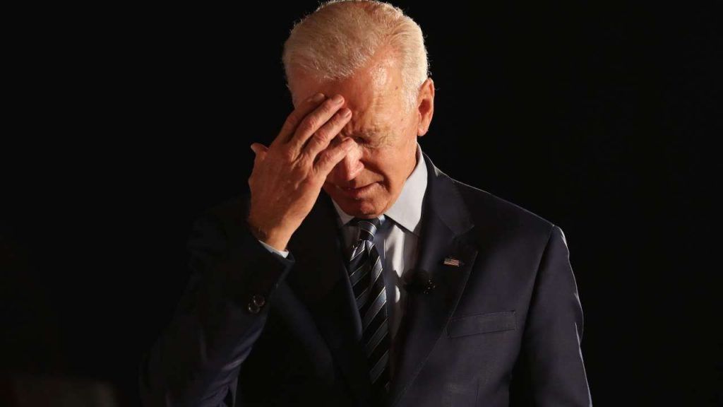 Attentato all'aeroporto di Kabul | Biden non trattiene le lacrime - Vimarsana News