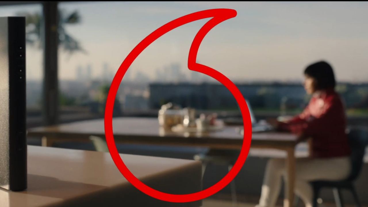 Vodafone, con l'operazione Porta un amico vi regalano 100 euro