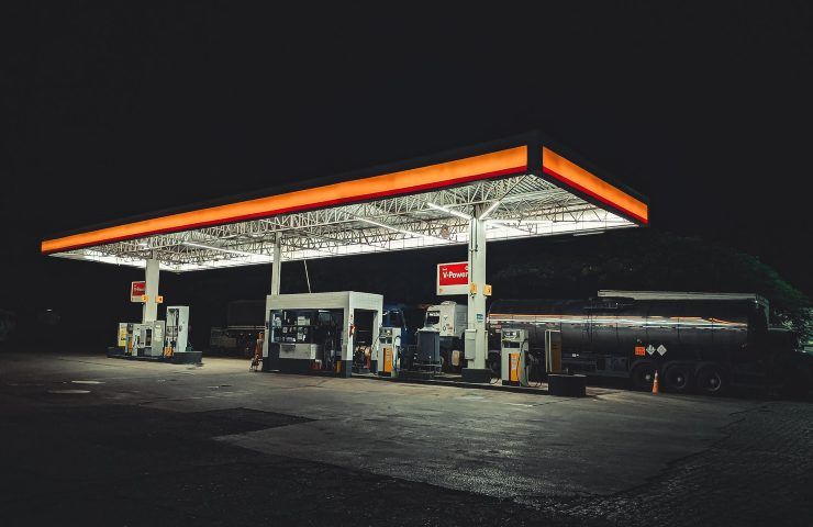 Aumenti benzina (Foto Pexels)