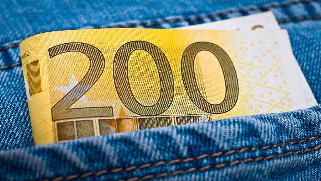 Bonus 200 euro INPS: chi dovrà restituirlo in 8 rate