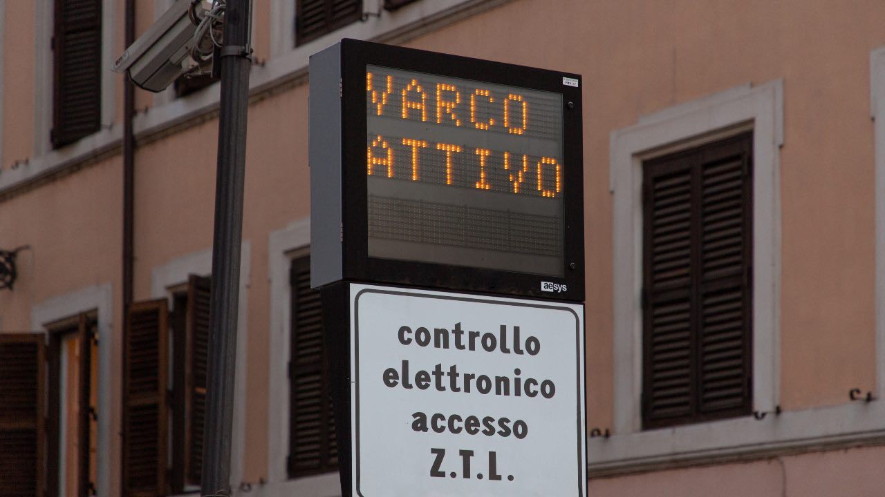 Accesso ZTL: dopo quanto tempo arriva una multa?