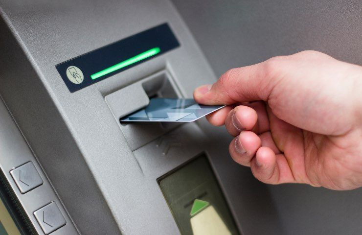 Conto corrente, cosa succede a chi ce l'ha sempre in rosso?