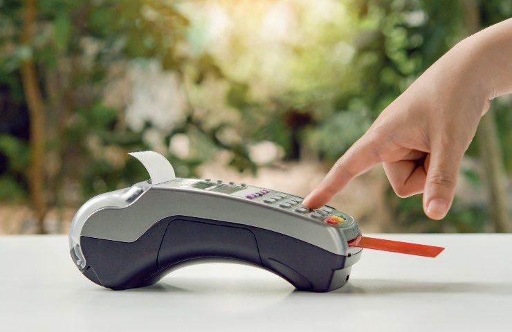 Pagamenti col bancomat, novità da quest'estate: cosa cambia