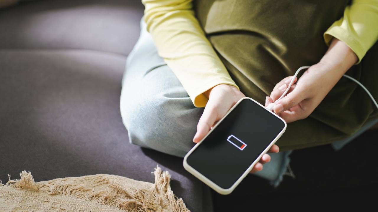 telefono si scarica perche