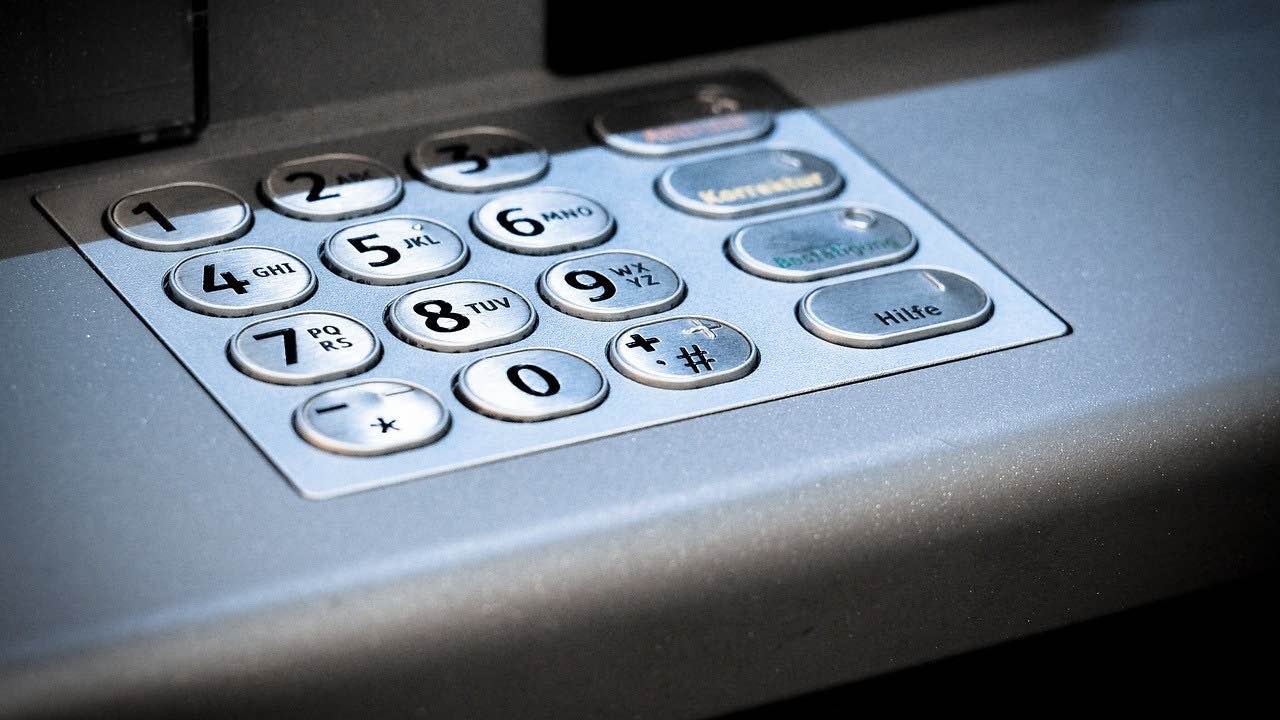 Postamat, in tutti gli ATM si può prelevare senza carta?