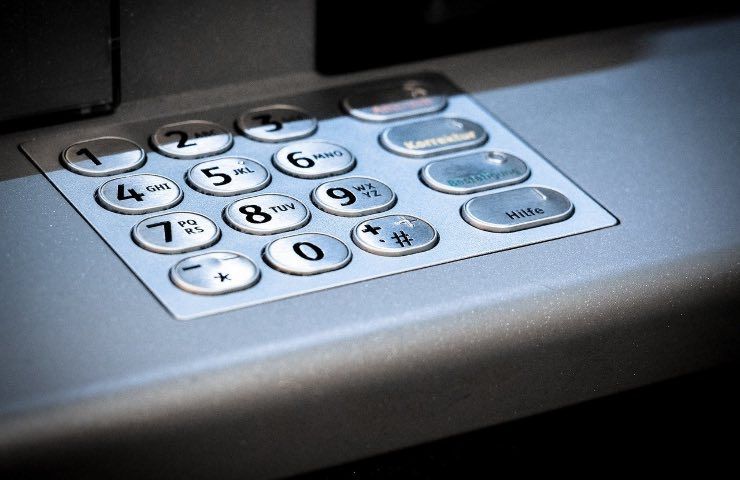 Postamat, in tutti gli ATM si può prelevare senza carta?