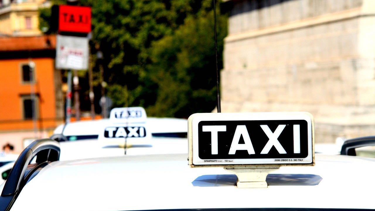 Cosa bisogna fare per diventare un taxista?