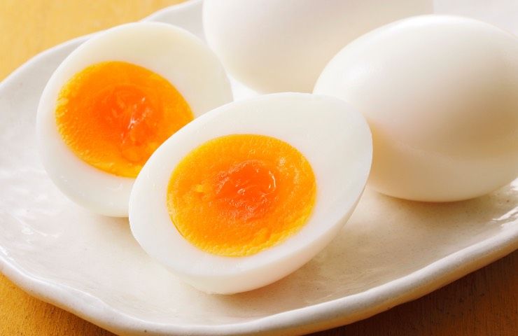Uova, pericolo salmonella: vanno cucinate sempre così 
