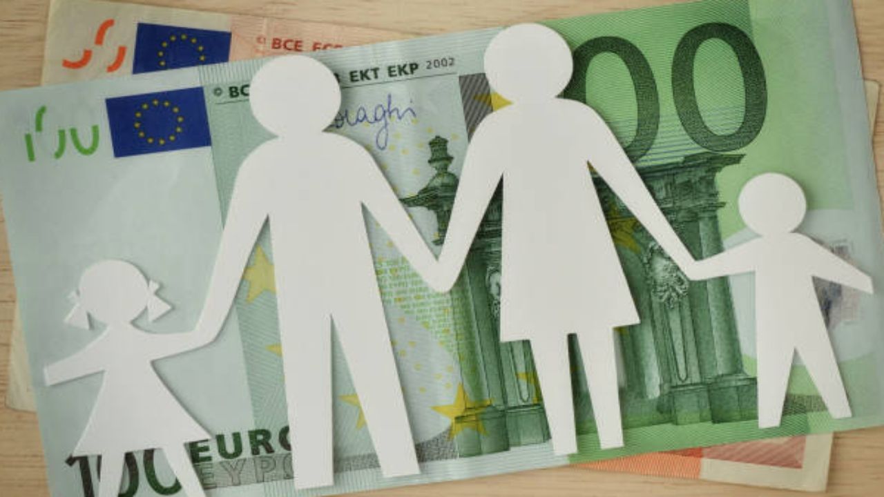 Reddito di cittadinanza famiglia simbolo
