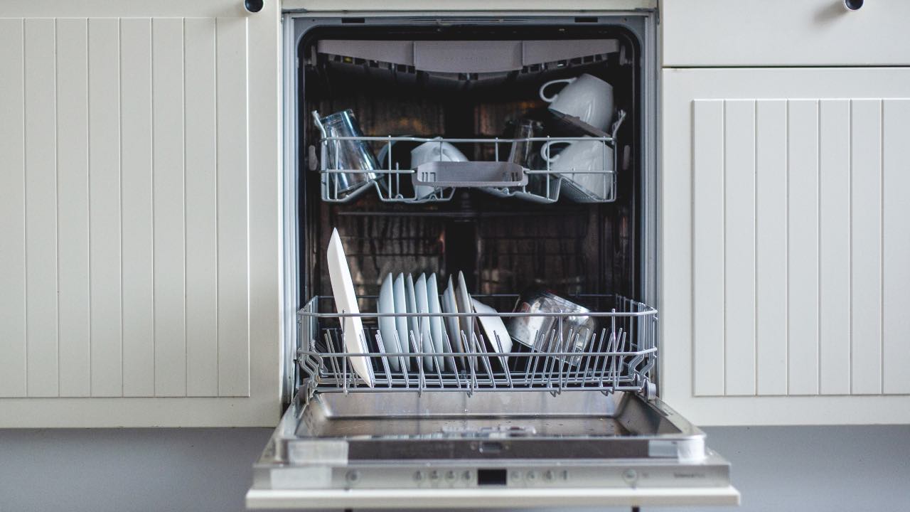 Elettrodomestici, le fasce orarie per il risparmio in bolletta