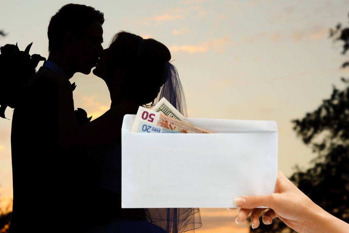 sposi busta soldi