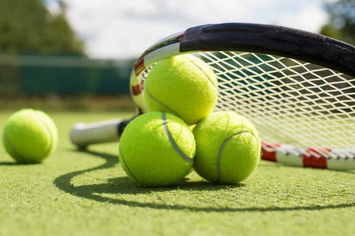 racchette e palline da tennis