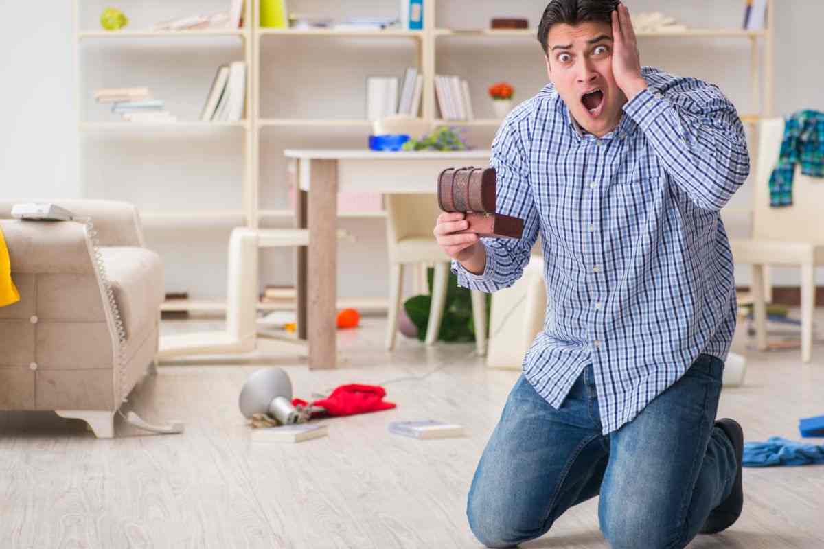 persona derubata in casa