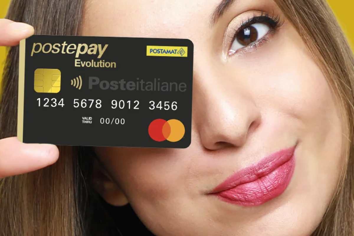 donna con carta postepay evolution