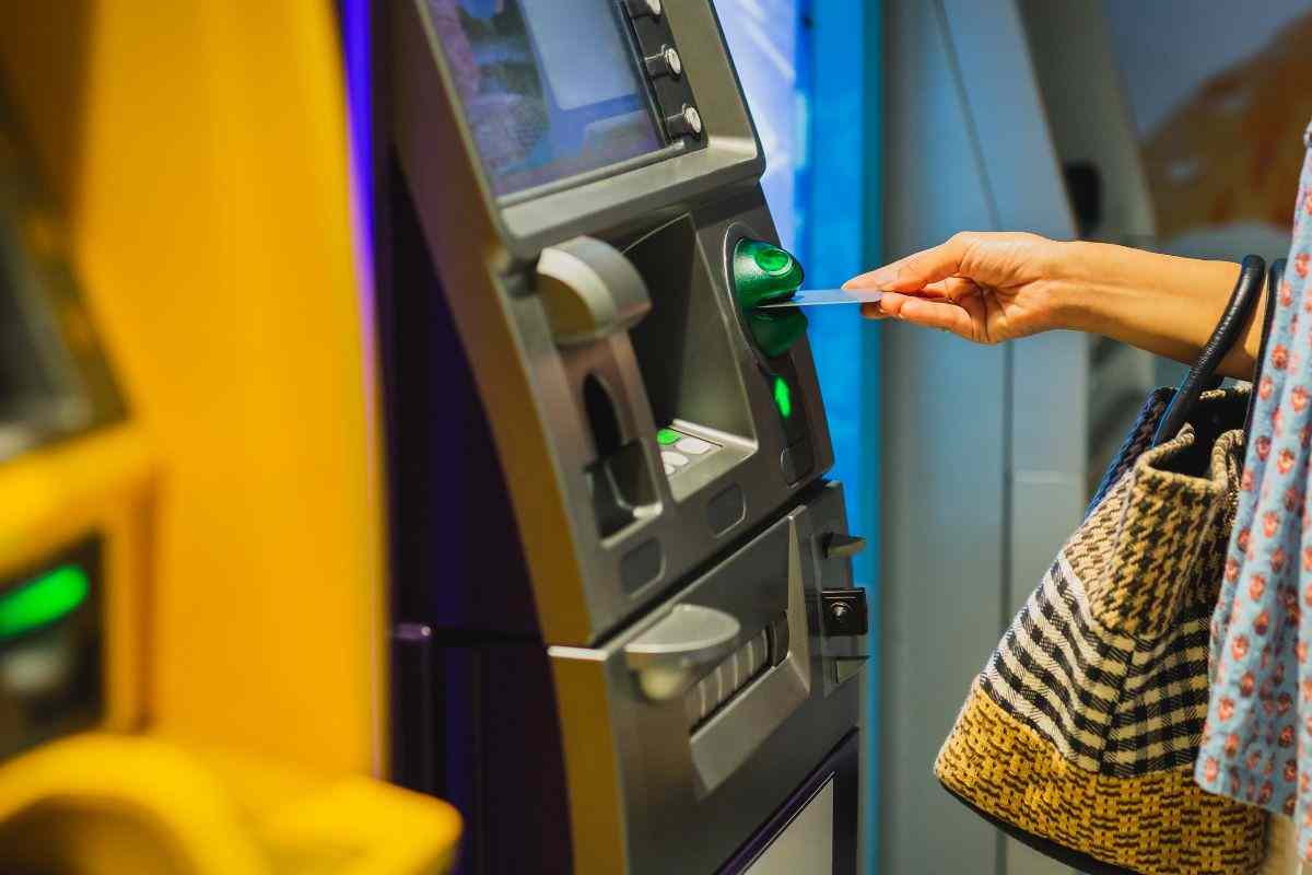 ritirare denaro al bancomat