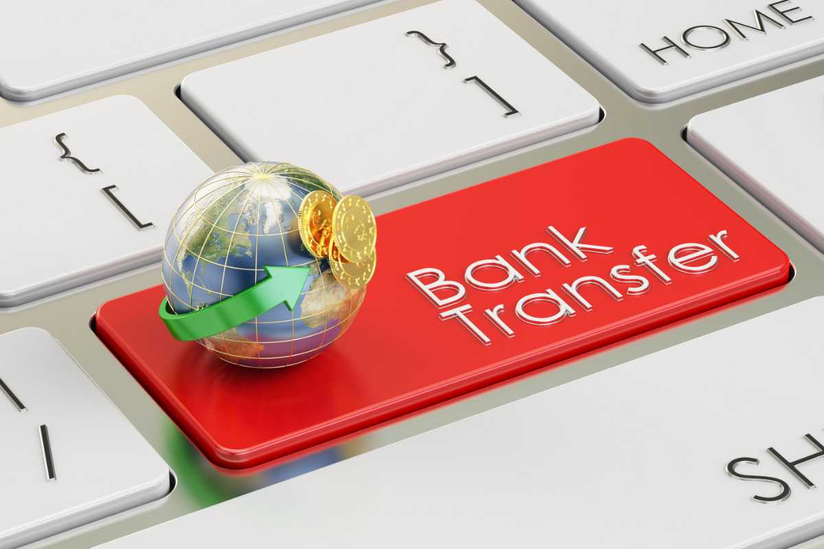 pc mondo e pulsante bank transfer