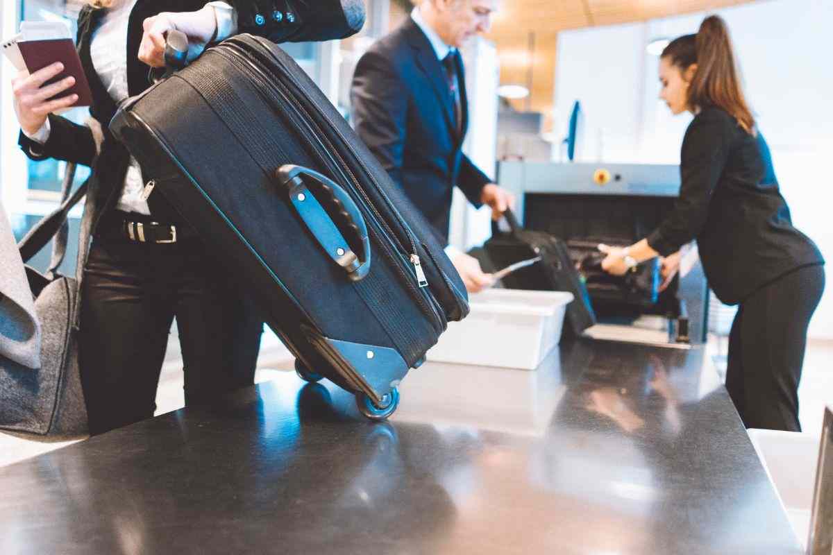 controllo valigia aeroporto
