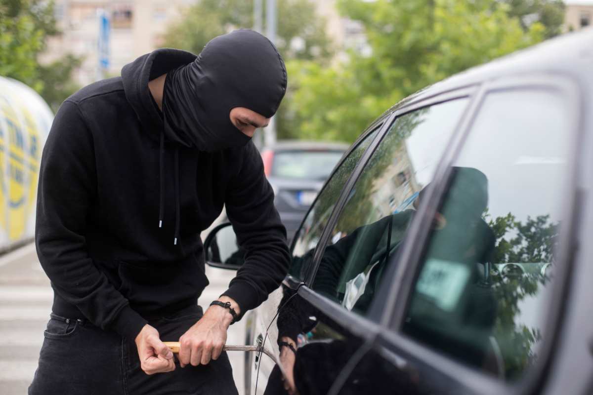 ladro di automobili