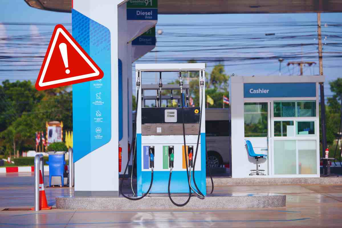 pompa di benzina cartello pericolo