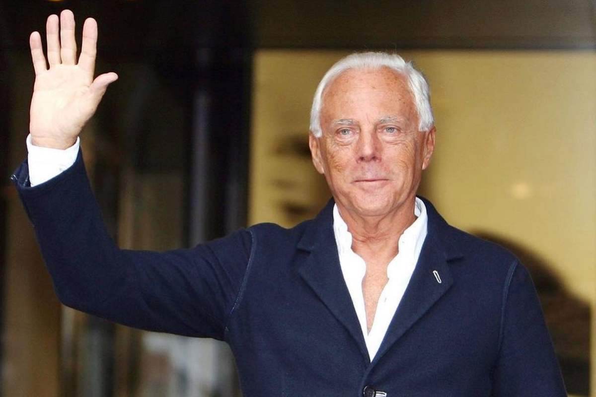 giorgio armani saluta