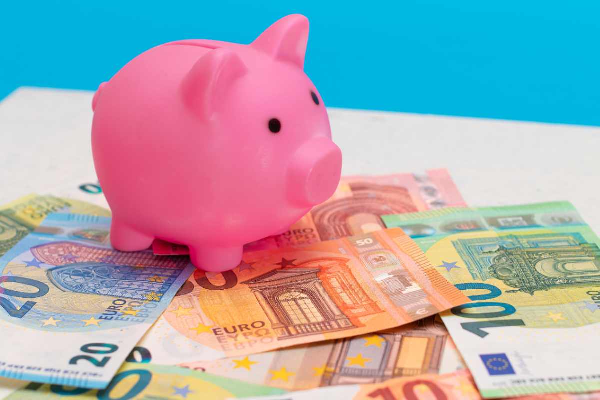 salvadanaio maialino banconote euro