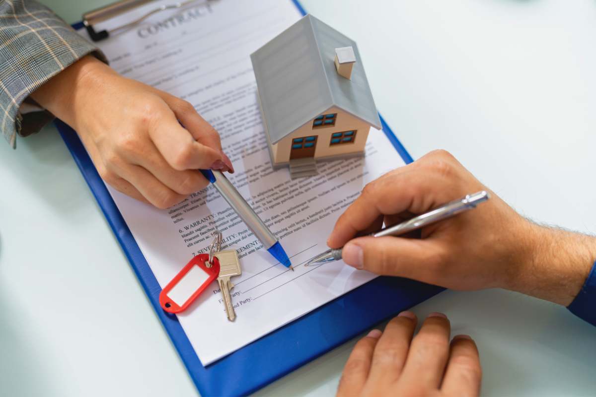 persona firma documento casa