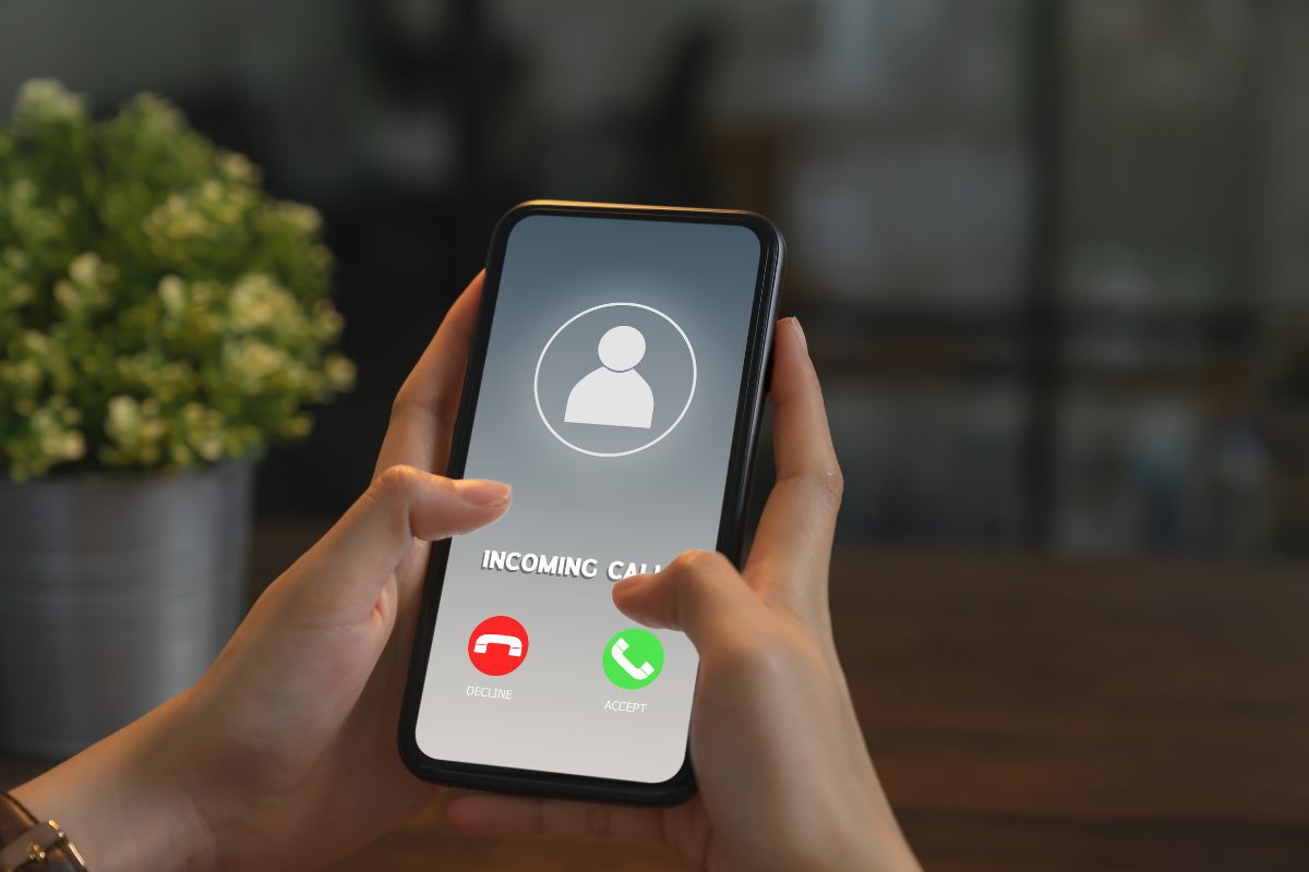 chiamata in arrivo su smartphone