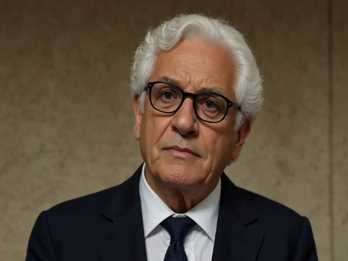 Mario Roggero: La Moglie Implora Clemenza a Mattarella, 'Non è un Giustiziere'. Il Gioielliere si Scusa e Corregge il Tiro